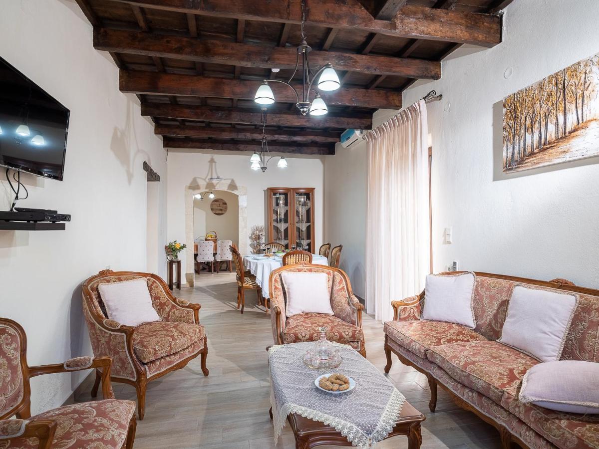 Villa Lucas Melidhónion エクステリア 写真
